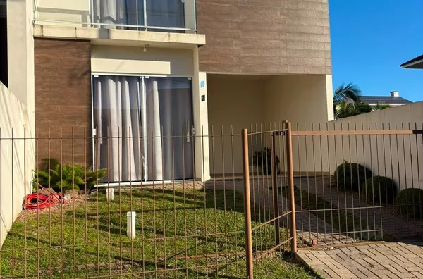 SOBRADO DE DOIS DORMITÓRIOS COM 104m² PARA TODA A FAMÍLIA