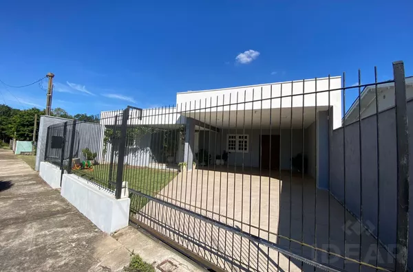 CASA AMPLA E EXCELENTE LUMINOSIDADE NATURAL- LOTEAMENTO ARTUS