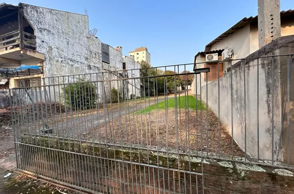 ACESSO POR DUAS RUAS E 1.200m² DE ÁREA NO CORAÇÃO DA CIDADE