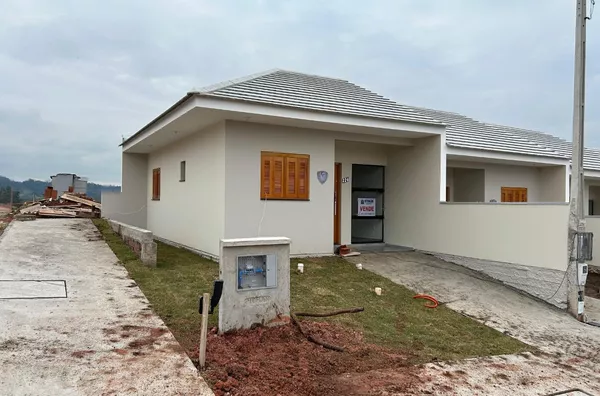 DOIS DORMITÓRIOS, DE ESQUINA E ÓTIMA LOCALIZAÇÃO