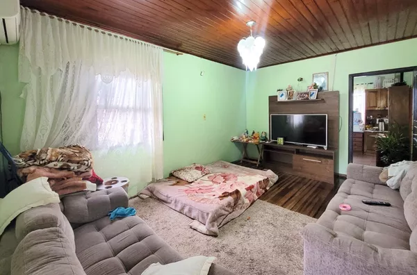 CASA AMPLA, QUIOSQUE INDEPENDENTE E MUITO PÁTIO PARA 