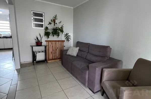 SOBRADO COM TRÊS DORMITÓRIOS E LINDA VISTA PARA O CENTRO DA CIDADE