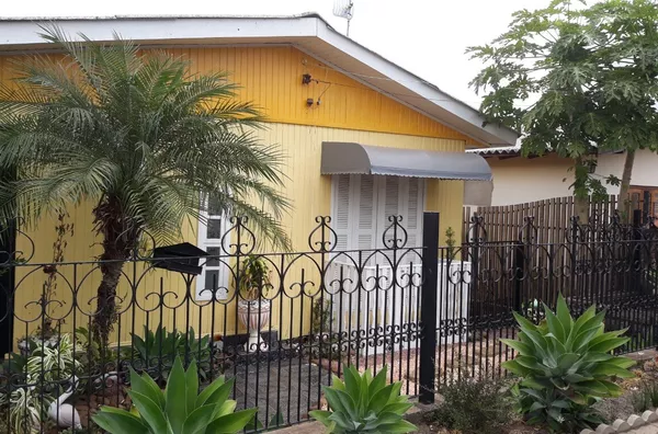 CASA MISTA MUITO BEM CUIDADA NO BAIRRO GRESSLER