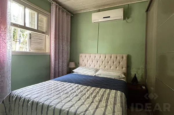 CASA DE ALVENARIA, COM 2 VGAS DE GARAGEM COBERTAS