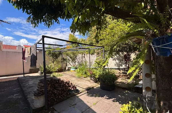 CASA MISTA, NO BAIRRO XANGRILÁ, COM PÁTIO - Foto 7