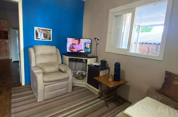 CASA DE 3 DORMITÓRIOS E GARAGEM PARA 2 VEÍCULOS