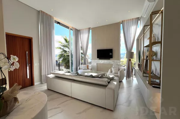 UMA CASA COM EQUILÍBRIO PERFEITO, UNINDO CONFORTO E SOFISTICAÇÃO