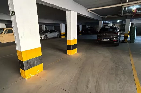 AMBIENTES AMPLOS, MUITO BEM LOCALIZADO E LINDA VISÃO DA CIDADE