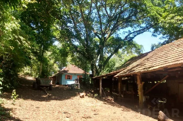 MUITA ÁREA VERDE, COM CÓRREGO E EXCELENTE ÁREA DE LAZER