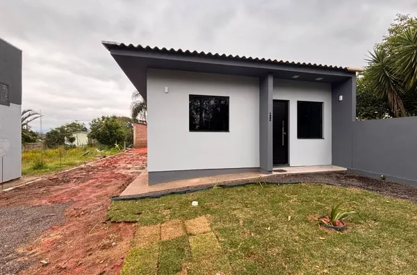 CASA 2 DORMITÓRIOS E MUITO PÁTIO PARA FUTURA AMPLIAÇÃO - Foto 1