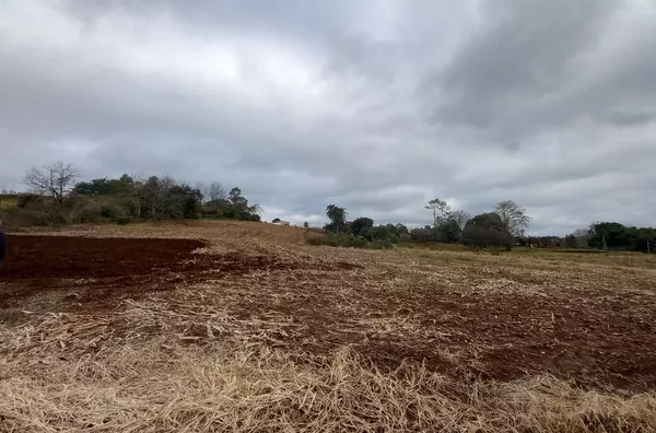 CHÁCARA COM CASA DE 120m² E MUITA ÁREA DE LAZER