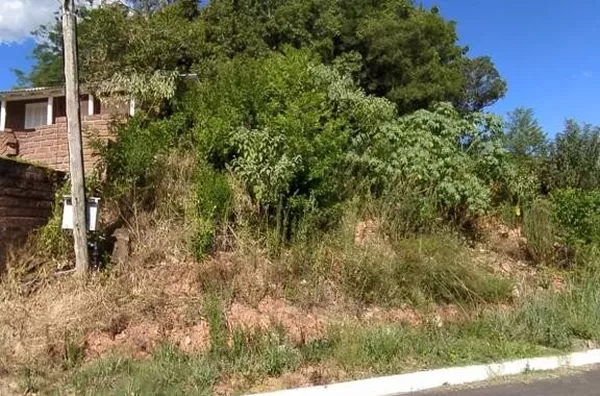 TERRENO ALTO E ASFALTADO, PRÓXIMO DO DISTRITO INDUSTRIAL 