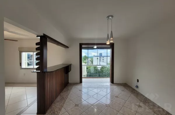 Amplo apartamento disponível pra locação contando com 97 m2 de área construída na área central da cidade