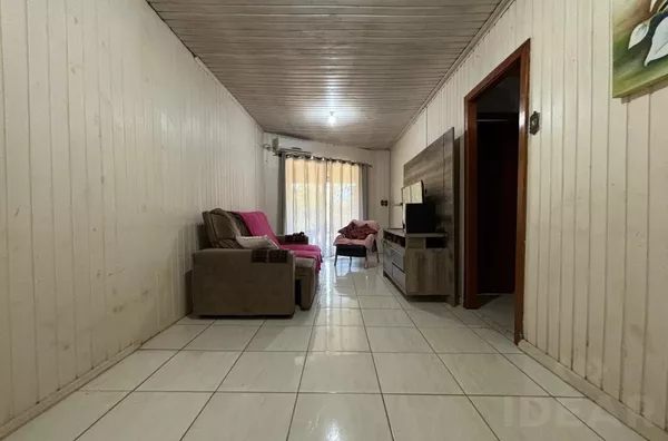 CASA EM BEM FEITA, AMPLA E CONFORTO PRA FAMÍLIA