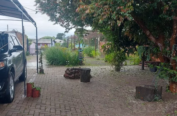 TERRENO BEM LOCALIZADO, COM ÁREA ESPORTIVA EM FRENTE