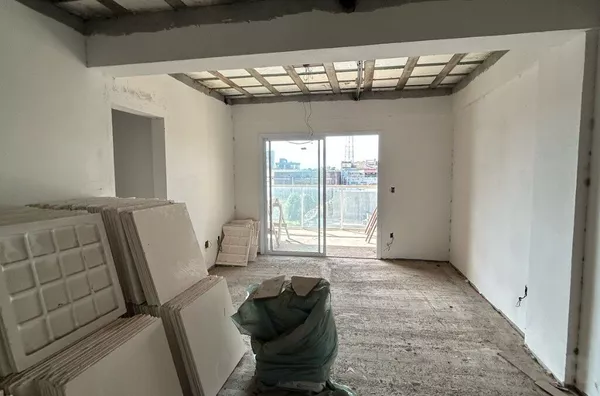 AMBIENTES AMPLOS, MUITO BEM LOCALIZADO E LINDA VISÃO DA CIDADE - Foto 4