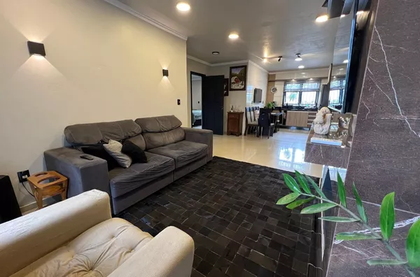 CASA COM SUÍTE, QUARTO SOLTEIRO, PISCINA E ESTRUTURA PARA QUIOSQUE