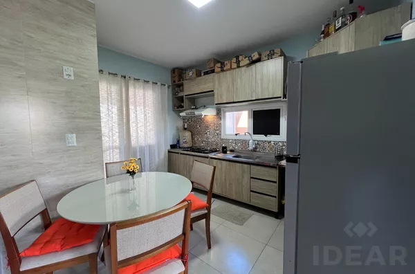 CASA DE 2 DORMITÓRIOS, COM SUITE E PÁTIO COM PISCINA