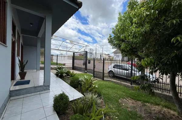 CASA DE 2 DORMITÓRIOS, COM 60m² E MUITO CONFORTO PARA VOCÊ