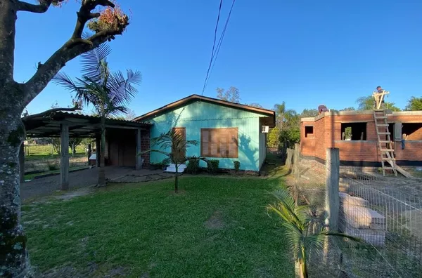 CASA CHALÉ EM MEIO A NATUREZA. 720m² DE ESPAÇO PARA SEU FUTURO PROJETO
