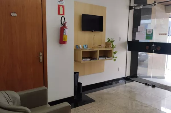SALA COMERCIAL EQUIPADA PARA CLINICA DE TRAUMATOLOGIA/ORTOPEDIA, localizada em frente ao Hospital.