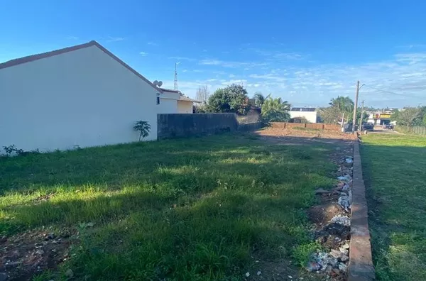 SUA RESIDÊNCIA MUITO BEM LOCALIZADA EM REGIÃO TRANQUILA