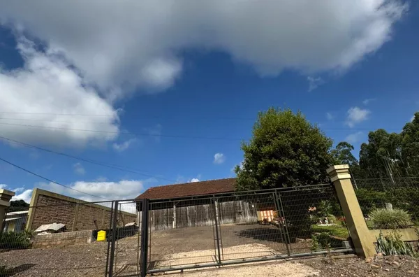 PROCURANDO RESIDÊNCIA COM ESPAÇO COMERCIAL? INFORME-SE