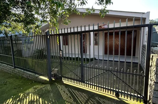 LINDA CASA, MUITO BEM LOCALIZADA E REGIÃO TRANQUILA