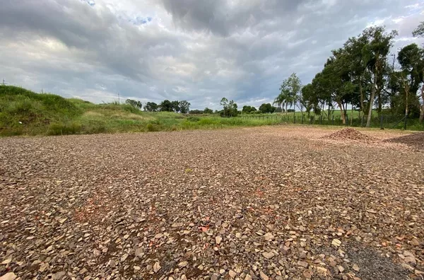 PAVILHÃO DE 480m², DUAS FRENTES E MUITO ESPAÇO PARA AMPLIAÇÃO