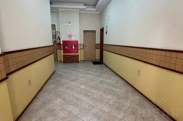 AMPLOS CÔMODOS, ELEVADOR E EXCELENTE COMODIDADE