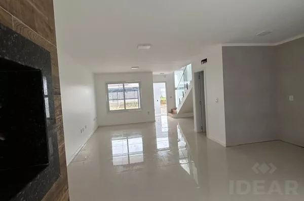 SOBRADO AMPLO E CONFORTÁVEL EM REGIÃO TRANQUILA DE SE MORAR