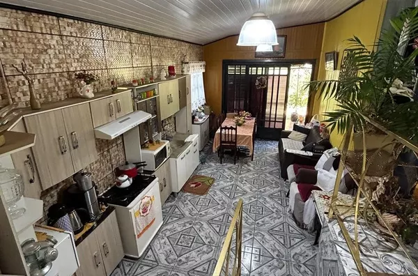 CASA MISTA MUITO BEM CUIDADA NO BAIRRO GRESSLER
