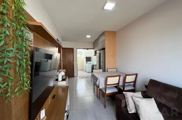 GEMINADO DE DOIS DORMITÓRIOS E PÁTIO NA FRENTE