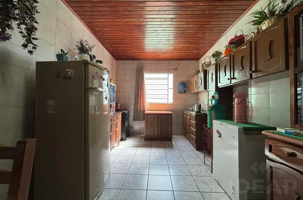 DUAS CASAS, PÁTIO NOS FUNDOS E LOCAL BEM TRANQUILO