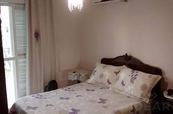 CASA AMPLA DE 165m², EM REGIÃO TRANQUILA DO BAIRRO XANGRILÁ