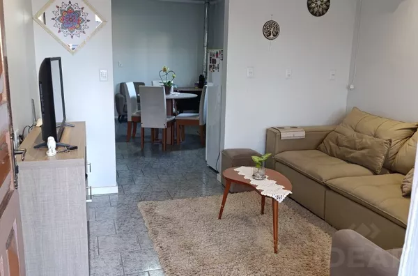 CASA EM EXCELENTE LOCALIZAÇÃO E ESTRUTURA PARA DUAS FAMÍLIAS