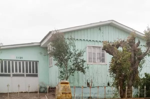TERRENO BEM LOCALIZADO COM CASA MISTA 