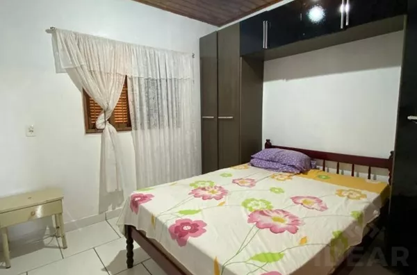 LINDA CASA COM QUIOSQUE E ESPAÇO PARA INSTALAR A PISCINA DE SEUS SONHOS