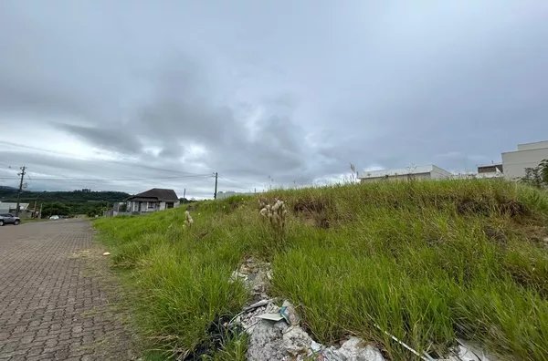 SUA FUTURA RESIDÊNCIA MUITO BEM LOCALIZADO NESSE TERRENO