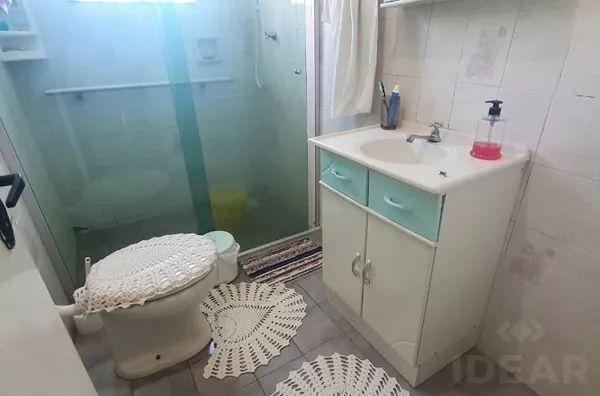 BELA CASA E UM LINDO PÁTIO REPLETO DE BOAS ENERGIAS