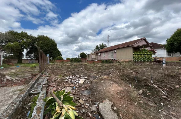 SEUS SONHOS E ASPIRAÇÕES NESSES 715m² DE PURA TRANQUILIDADE