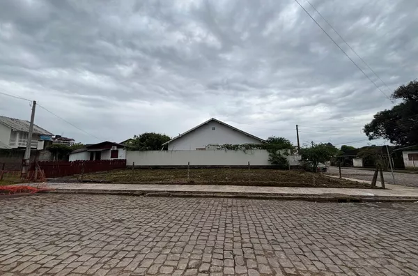 TERRENO DE ESQUINA, IDEAL PARA APLICAR SEU FUTURO PROJETO