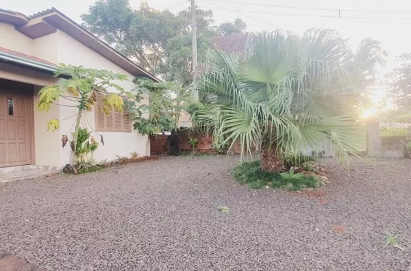 Casa Semi Mobiliada de Alvenaria em Vila Palanque