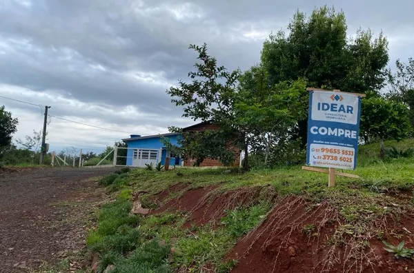 CASA DE ALVENARIA COM ESPAÇO DEFINIDO PARA O COMÉRCIO