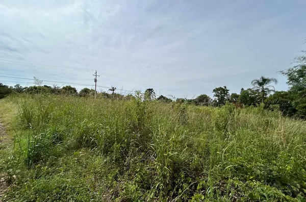 TERRENO COM APROXIMADAMENTE 36m DE FRENTE EM RUA COMERCIAL