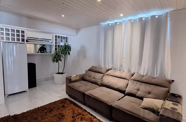 EI VOCÊ, QUE BUSCA UMA LINDA CASA RESIDENCIAL TODA EQUIPADA COM MÓVEIS PLANEJADO, MOBILIA SOLTA E LOUÇA DE COZINHA, ESTE É O IMÓVEL IDEAL PRA VOCÊ.