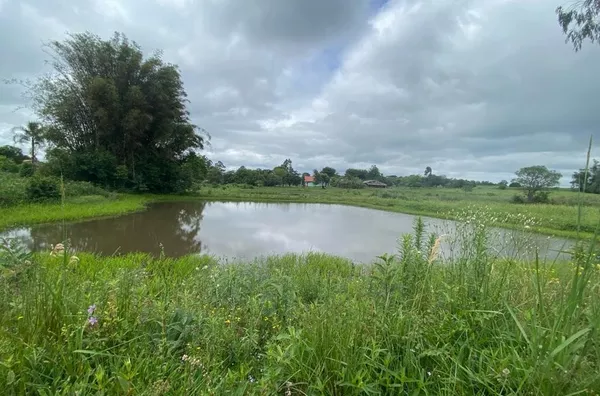 CHÁCARA COM ASFALTADO EM FRENTE, AÇUDE E ÁREA DE LAZER E PLANTIO
