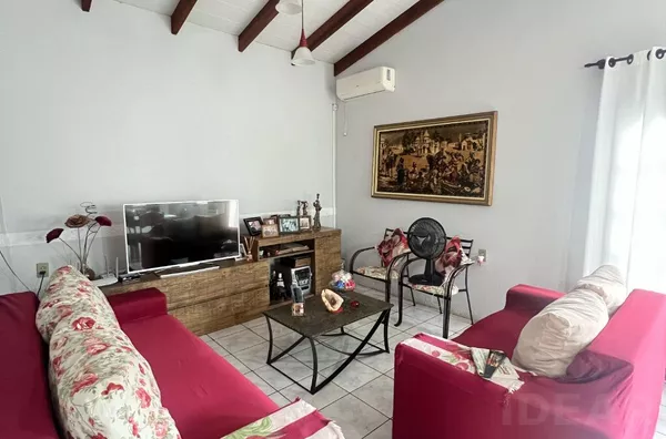 CASA DE DOIS DORMITÓRIOS, QUIOSQUE E PRÓXIMO DO CENTRO