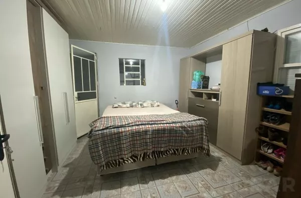 CASA NO BAIRRO CRUZEIRO, AMPLOS CÔMODOS E GRANDE PÁTIO