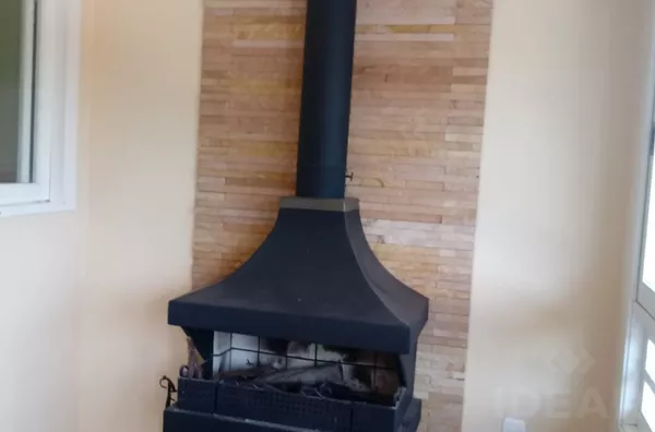 RESIDÊNCIA COM PISCINA E DUAS SALAS COMERCIAIS